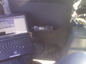 Netbook auf dem Knie - Morsetaste rechts auf der Mittelkonsole