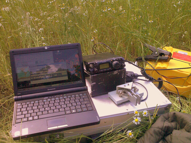 Portabelstation mit Akku, Transceiver und Laptop