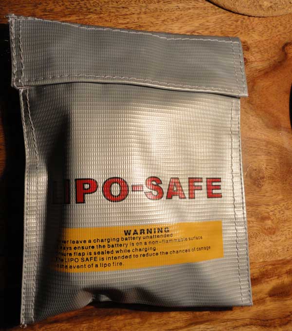 Es macht keinen Sinn 10 Euro zu sparen - LiPo-Brandschutztaschen sollten Standart sein.