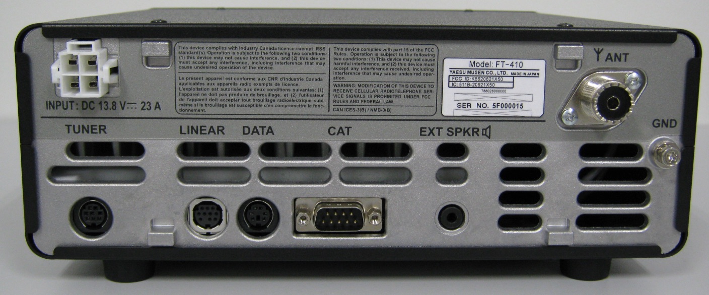 FT-410-YAESU-Rueckansicht